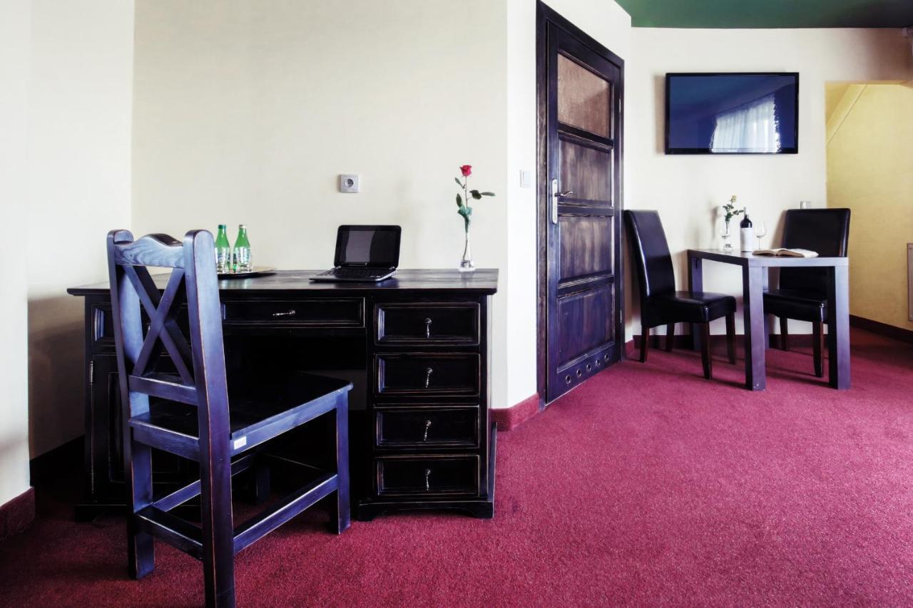 Hotel Kasztel Rzezawa ภายนอก รูปภาพ