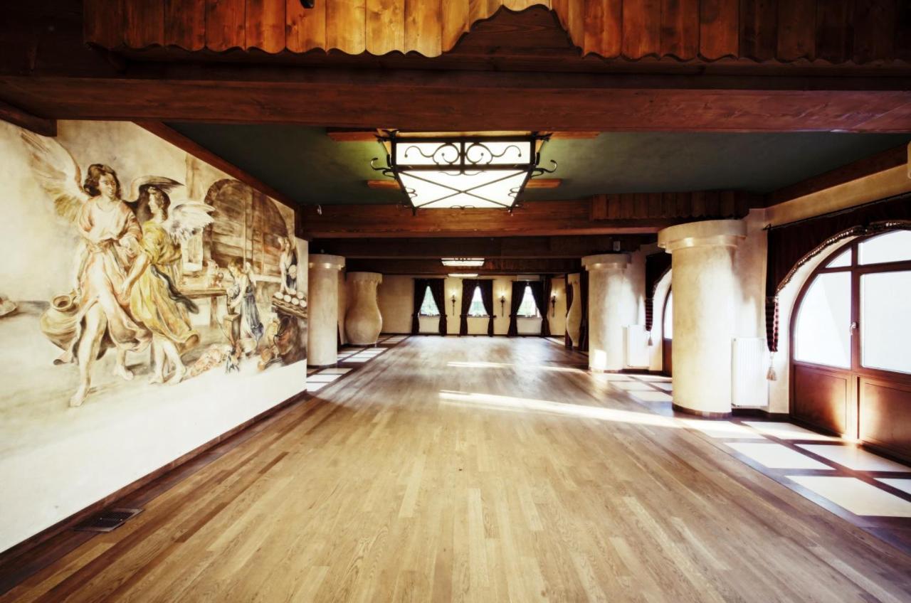 Hotel Kasztel Rzezawa ภายนอก รูปภาพ