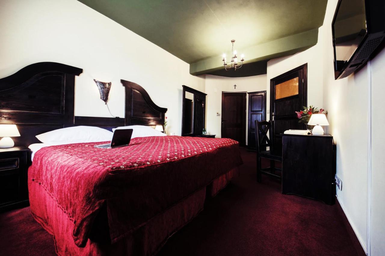 Hotel Kasztel Rzezawa ภายนอก รูปภาพ