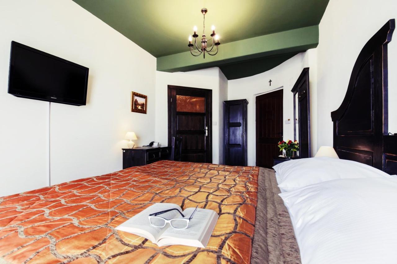 Hotel Kasztel Rzezawa ภายนอก รูปภาพ