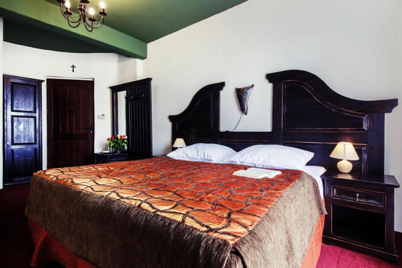 Hotel Kasztel Rzezawa ภายนอก รูปภาพ