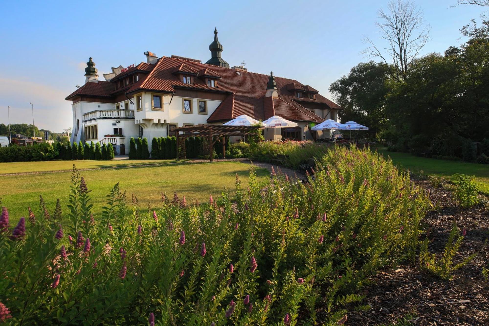 Hotel Kasztel Rzezawa ภายนอก รูปภาพ