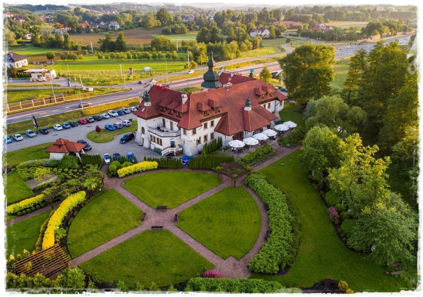 Hotel Kasztel Rzezawa ภายนอก รูปภาพ