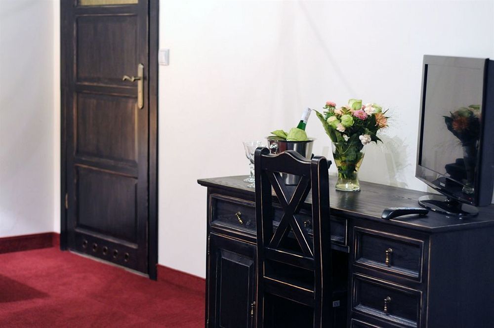 Hotel Kasztel Rzezawa ภายนอก รูปภาพ