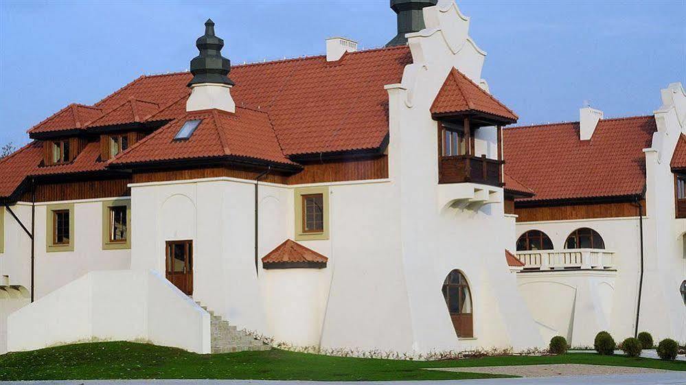 Hotel Kasztel Rzezawa ภายนอก รูปภาพ